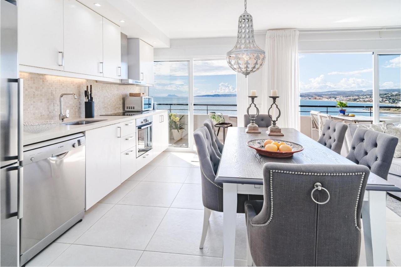 Cp - Modern Beachside Apartment In Эстепона Экстерьер фото