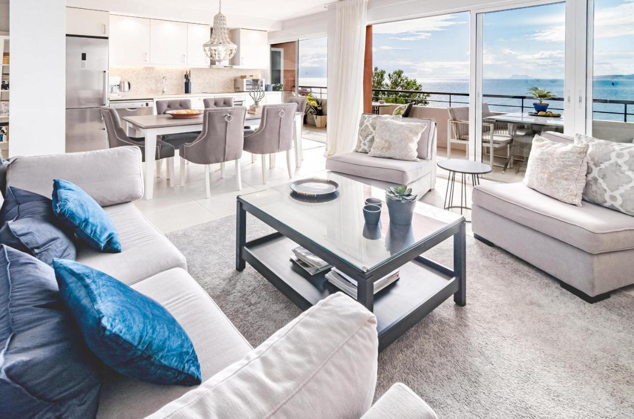 Cp - Modern Beachside Apartment In Эстепона Экстерьер фото