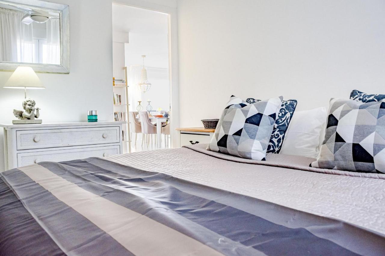 Cp - Modern Beachside Apartment In Эстепона Экстерьер фото