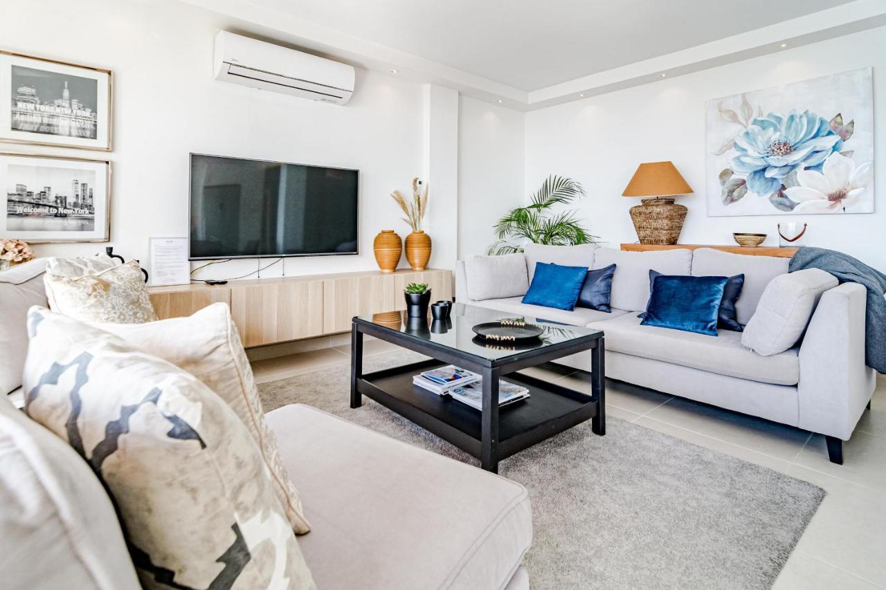 Cp - Modern Beachside Apartment In Эстепона Экстерьер фото
