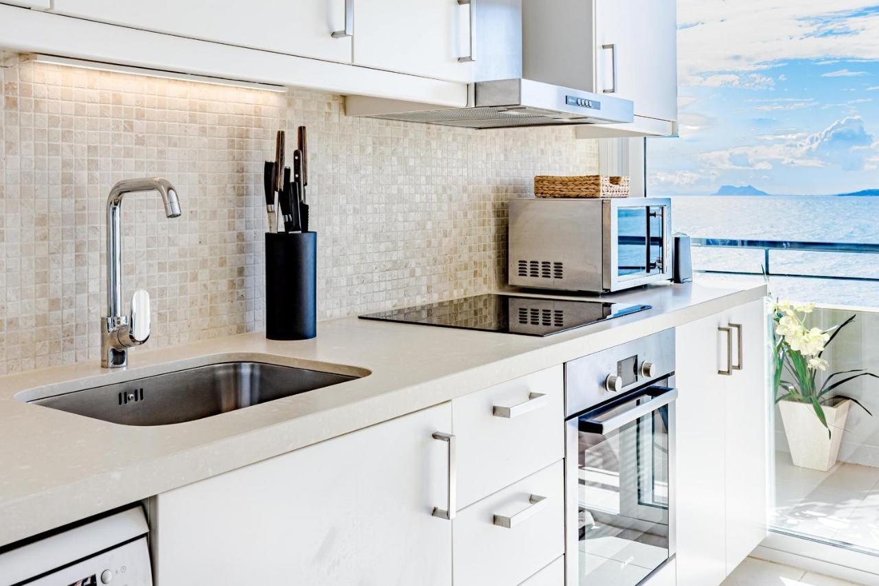 Cp - Modern Beachside Apartment In Эстепона Экстерьер фото